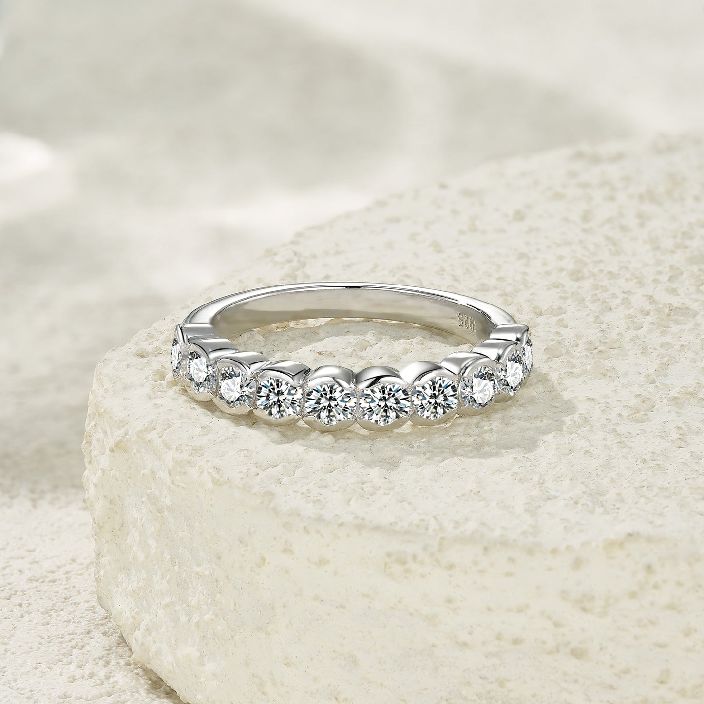 A Luxurious And Fashionable Minimalist Jewelry Ring For Women Featuring A 0.1-carat Top-quality Morganite, Made Of S925 Silver Electroplated With Platinum.