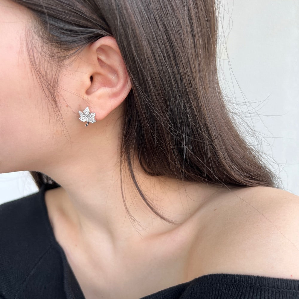Fashion Exquisite Maple Leaf Earrings Women