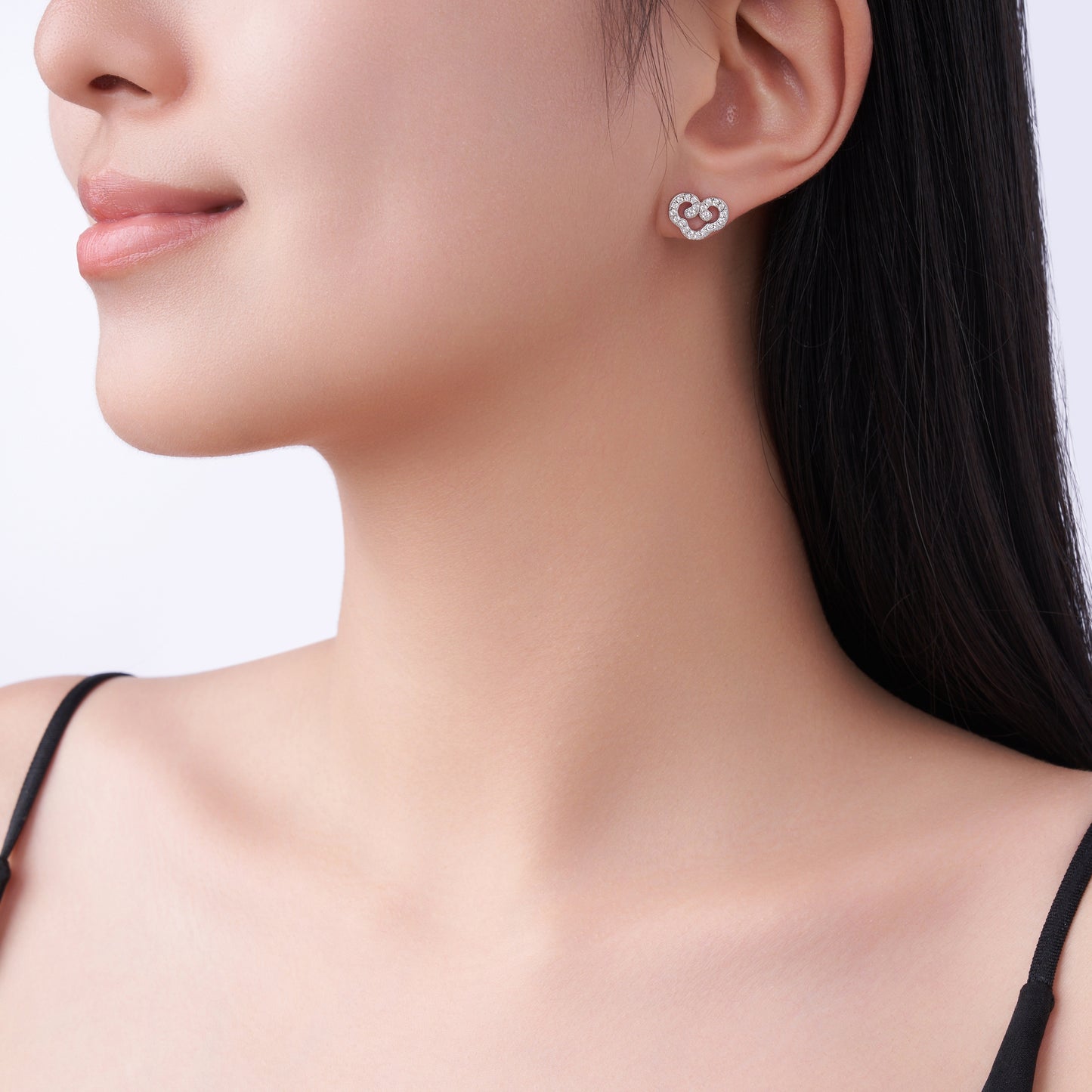 A Luxurious And Fashionable Minimalist Jewelry Earring Set Featuring Top-quality Moissanite Stones, Made Of S925 Silver Electroplated With Platinum.