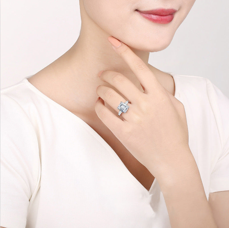 Fashion High-end Emerald Ring Jewelry