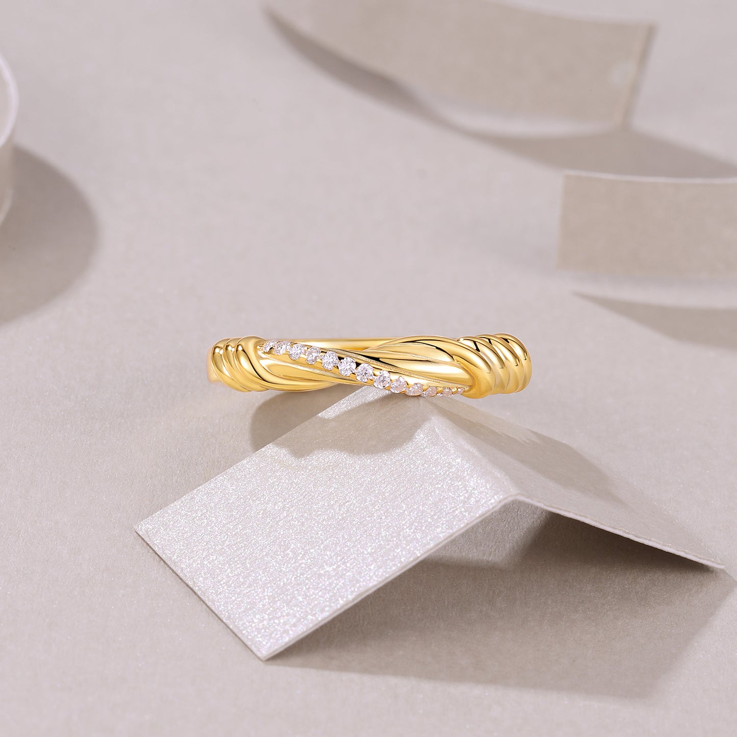 A Luxurious And Fashionable Light Luxury Jewelry Silver Ring Set With Top-quality Moissanite, S925 Silver Electroplated With Gold